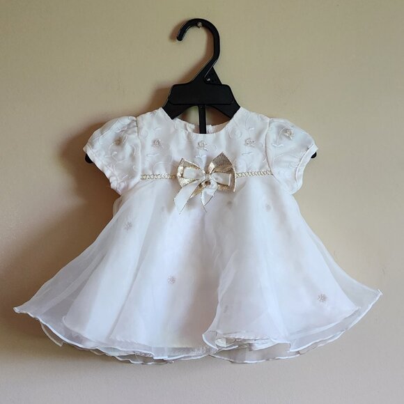 George Beautiful Baby Girl Dress With Embordered Flowers. Size Infant 0-3 Months - Picture 1 of 6